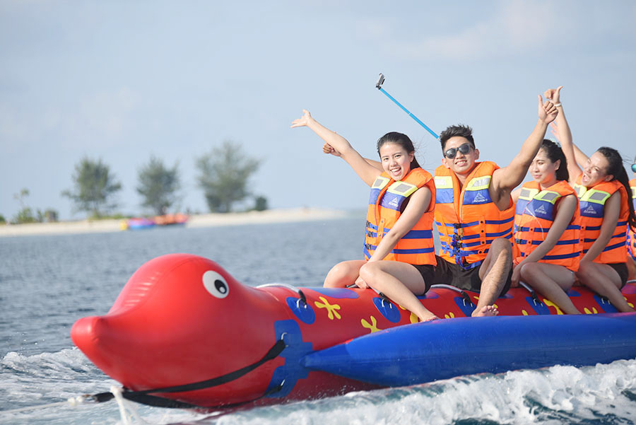 Dolphin Boat 8 Orang